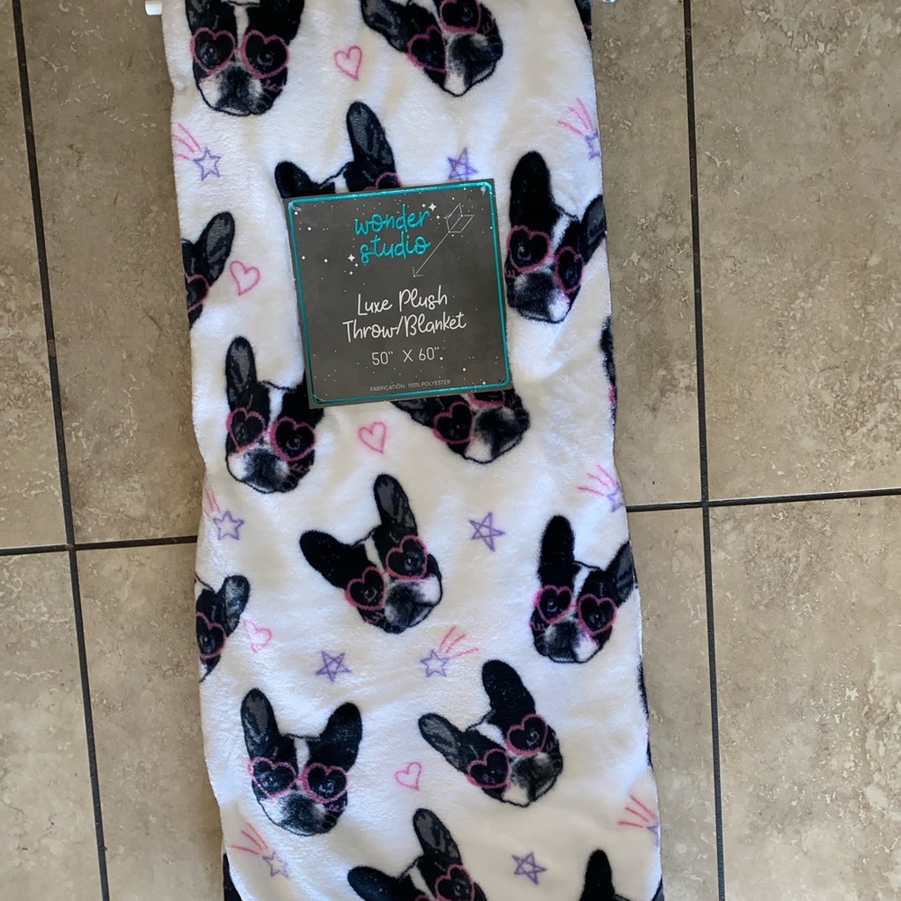 Wonder Studio Plush Blanket Bulldog or Frenchie